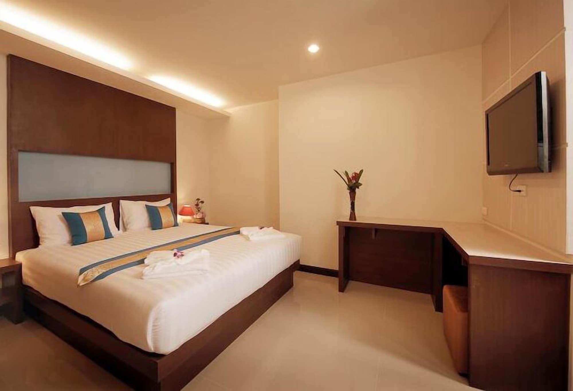 Tuana Blue Sky Patong Hotel Eksteriør billede