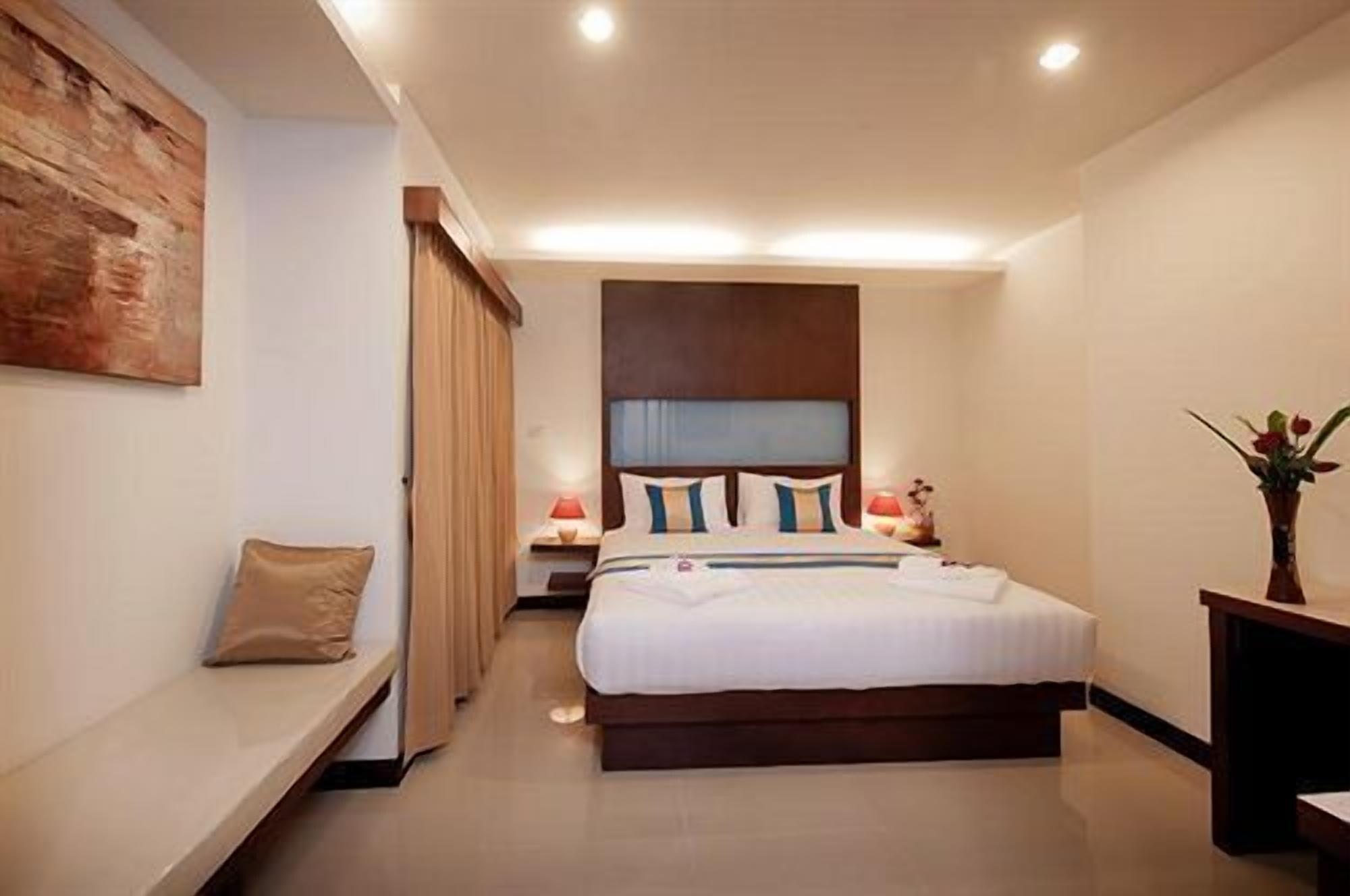 Tuana Blue Sky Patong Hotel Eksteriør billede