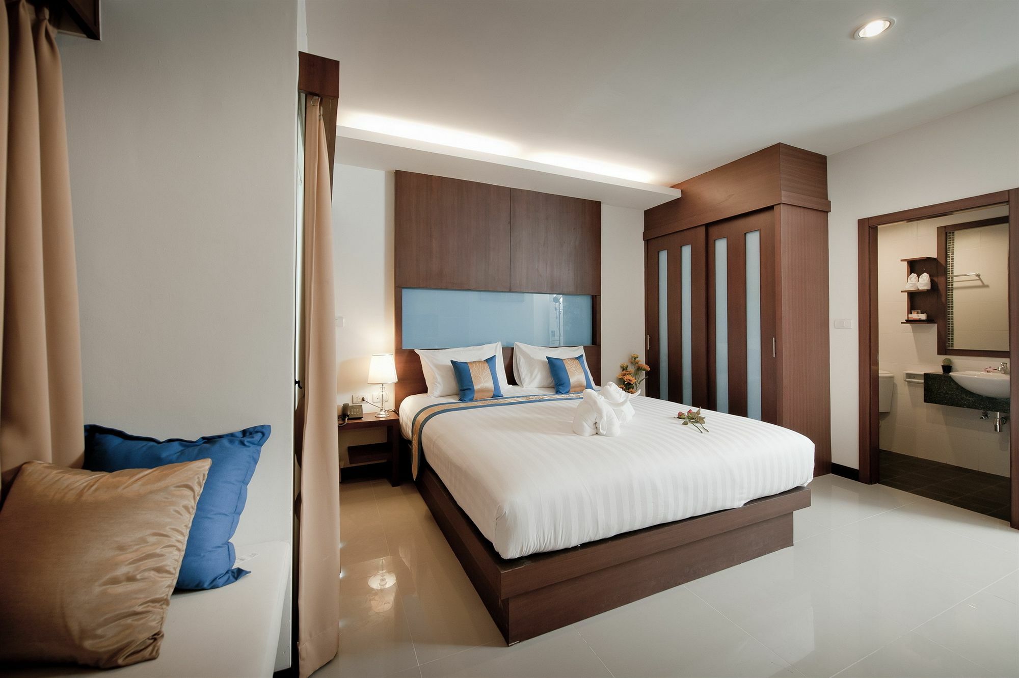 Tuana Blue Sky Patong Hotel Eksteriør billede